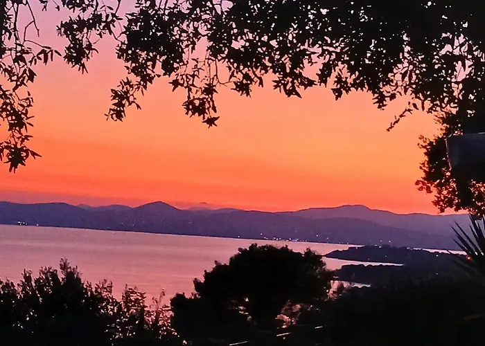 Vacation With Exceptional Sea Views In St Raphael